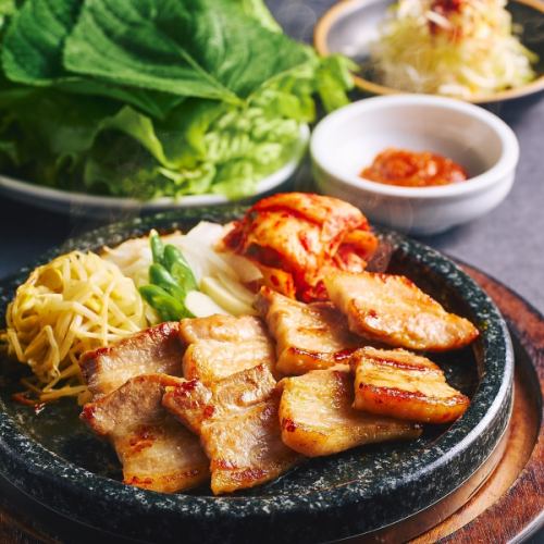Very popular! Stone plate samgyeopsal set meal 1,280 yen (tax included)