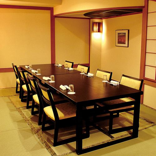 Table type private room tatami room