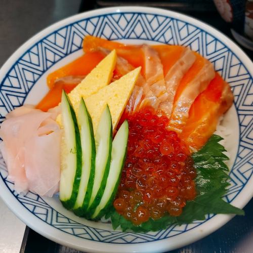 Seafood bowl, 3 kinds of bluefin tuna bowl, salmon and salmon roe bowl