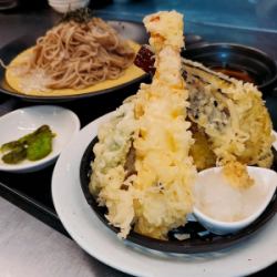 戸隠しそばと天ぷら5種盛合せセット