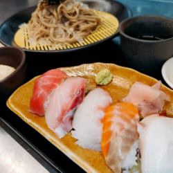 戸隠しそばと握り寿司5貫セット