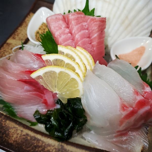 August "Monday-Thursday only" Today's 3 kinds of sashimi platter "Half price" (limited quantity) 1,499 yen → Half price [749 yen] (823 yen)