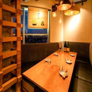 「三茶まれ」は8階にお店を構えるため、半個室から三軒茶屋の夜景を一望できます。ご家族様からご友人同士、カップルの方まで、ステキなひとときをご体感できます。