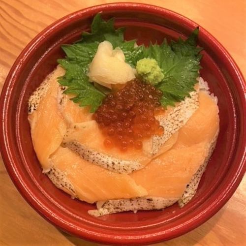 Salmon and salmon roe oyakodon