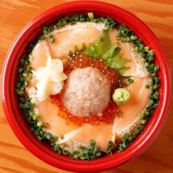 Grilled salmon, green onion, salmon roe bowl