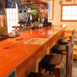 お一人様も大歓迎なカウンターのお席です。
