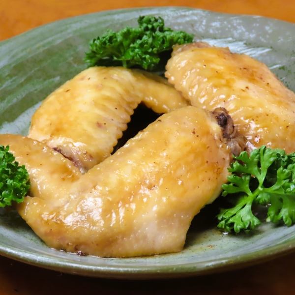 【手羽先の甘辛煮】優しい味付けながらもお酒に合う一品
