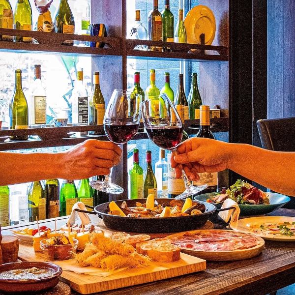 【本格スペイン料理とこだわりの空間】帯屋町壱番街商店街からすぐの好立地でアクセス◎本格スペイン料理を気軽にお楽しみいただきたい！そんな思いから店内内装にもスペインらしい空間にするため細部までこだわりました！美味しい料理とお酒を囲んでぜひわいわい盛り上がってください！