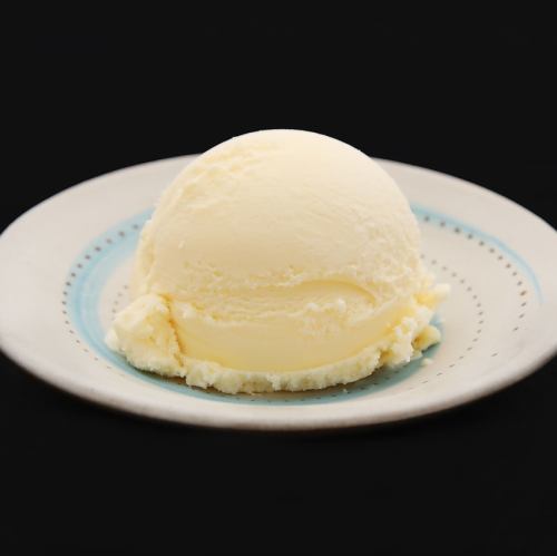 Rich vanilla ice cream