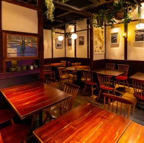[Recommended for a girls' night out] 2nd floor seating with a calm atmosphere, perfect for an adult girls' night out★The 2nd floor of the restaurant, which is an old private house that has been renovated, is stylish and unpretentious.You can relax, eat, drink, and chat.