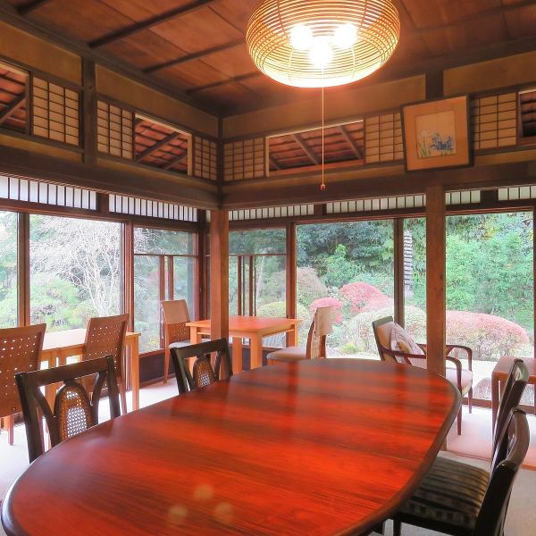 2部屋目は4～10名様でご利用いただけます。楕円形テーブルを囲んで、庭園を眺めながらお楽しみください♪鎌倉/江ノ島/コーヒー/庭園/古民家/女子会/デート/観光/散策/和風