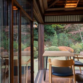 You can enjoy a view of the garden from every seat.At our restaurant, we ask that you take off your shoes when entering so that you can enjoy your meal in a relaxing tatami room.We appreciate your understanding in advance.