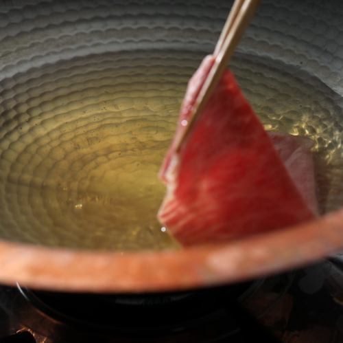 Shabu-shabu course featuring the finest Japanese black beef (Hayama beef)