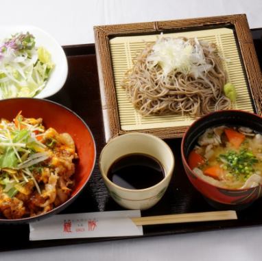 [점심 식사] 미니 소바 & 밥과 돼지 고기 된장국 한 그릇 무료, 점심 드링크 거래 점심은 1,000 엔에서 준비