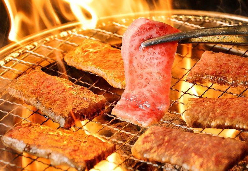 숯불로 호쾌하게 찢는 것이 한국원 STYLE ★ 불고기 뷔페 플랜도 있습니다!