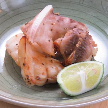 [Once you've eaten it, you'll never forget it!!] Grilled Natural Tiger Pufferfish with Soy Sauce