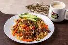 Mongolian-style homemade fried udon noodles (with lamb)