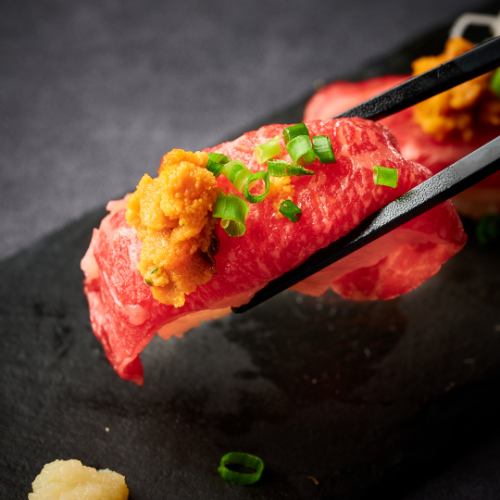 うにのせ肉寿司(2貫)