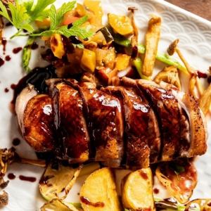 鴨のロースト（赤ワインバルサミコソース）