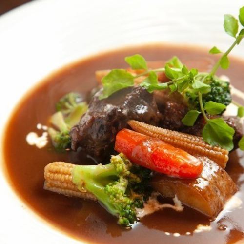 和牛ホホ肉の赤ワイン煮
