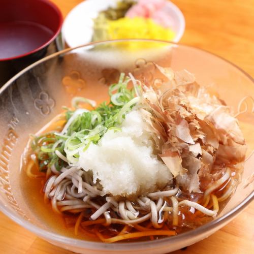 【店主の故郷の味】冬でも美味しい！コシの強さがたまらない本格的な越前おろし蕎麦をご堪能ください♪