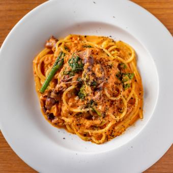 菜の花とホタルイカ トマトクリームパスタ