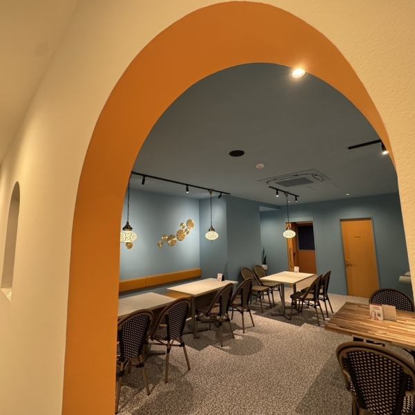 【静かな環境】喧騒から離れた落ち着いた場所に位置しているため、静かな環境で過ごすことができます。友人との会話や読書、思索にふける時間を大切にすることができ、心安らぐひとときを楽しむことができます。