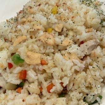 禁断のガーリックライス（スープ付）