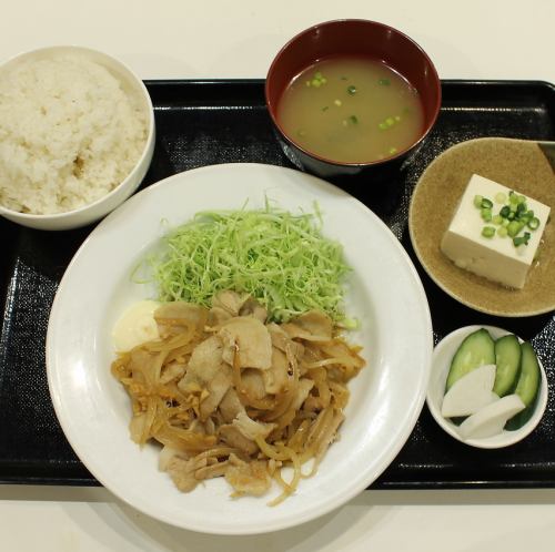 豚肉と玉葱の生姜焼き定食