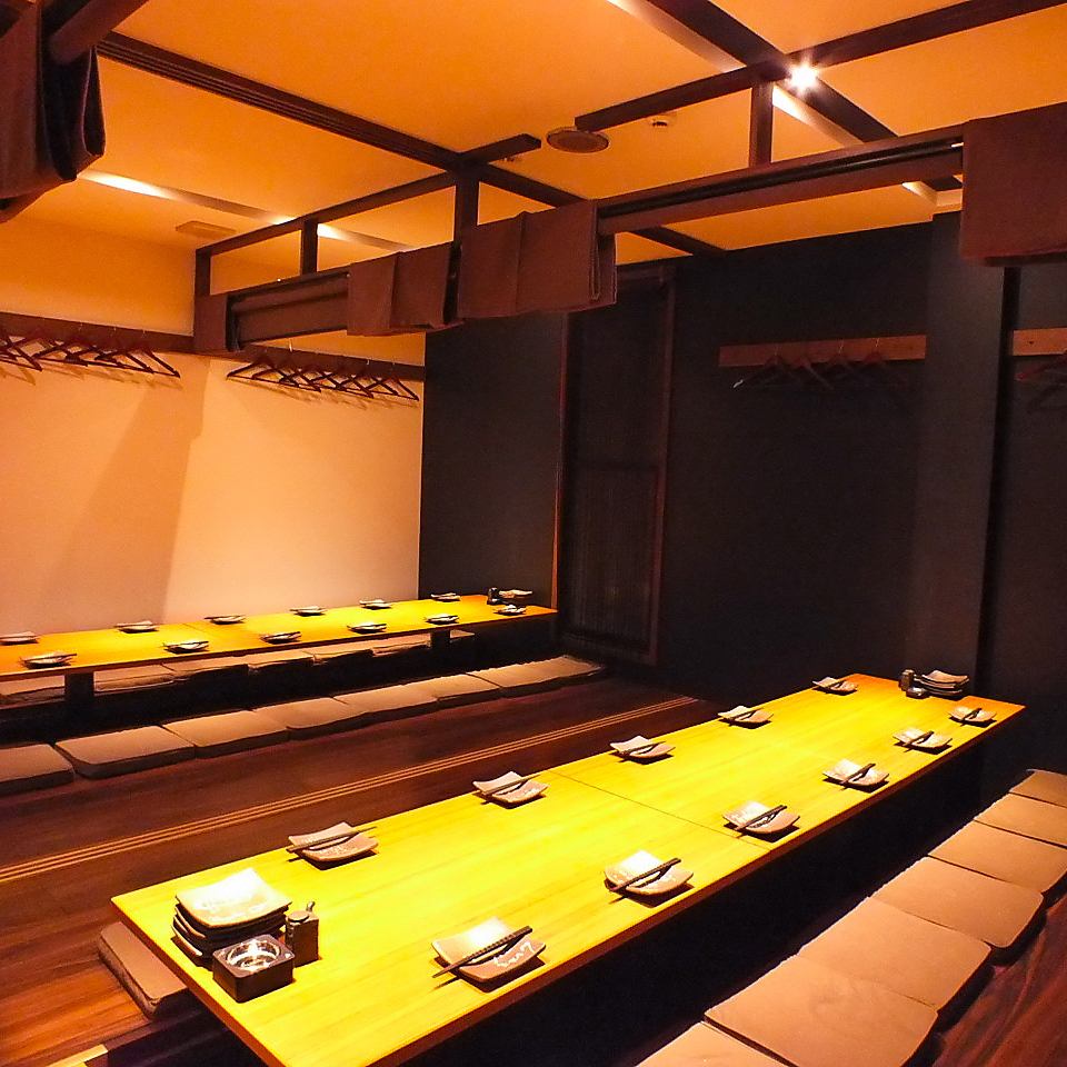 The sunken kotatsu seats where you can stretch your legs and relax are ideal for medium to large banquets.