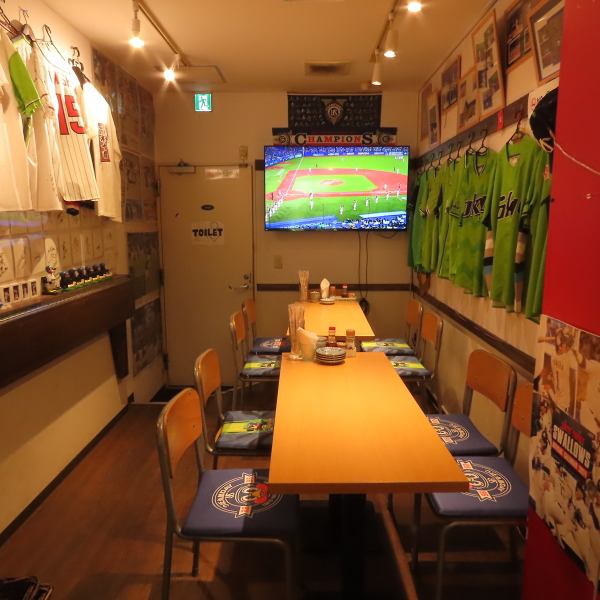 [◆◇Yakult Swallows Oshi Izakaya◇◆] This is an izakaya with a relaxing space.The inside of the store is all about the Yakult Swallows! It's a space that baseball fans will love.You can watch sports in real time on the in-store TV! Visitors can also watch the games! We are located near Gaienmae! Please feel free to stop by on your way home from work.Let's get excited together!