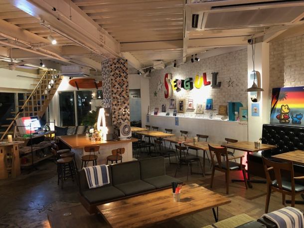 【4 people for sofa × 1/6 people for x 2】 Inside the store that stuck to detail, such as surf style furniture and decoration ◎! Up to 50 people OK ♪ Wedding Second party girls society reunion party Recommended for various parties !!