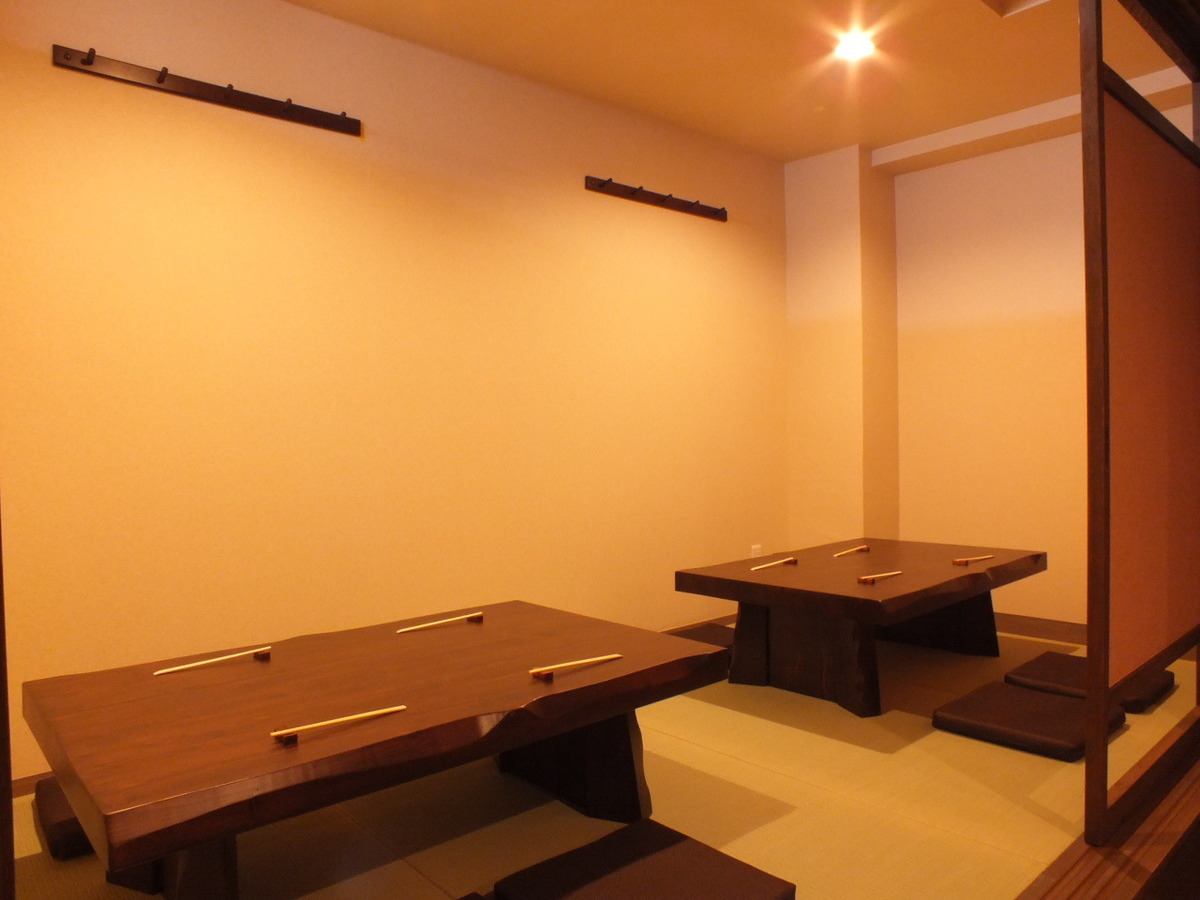 平靜的室內。可以在岐阜享用越前名產的成人隱居居酒屋