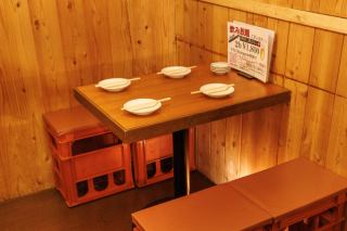 1階 テーブル 4名席