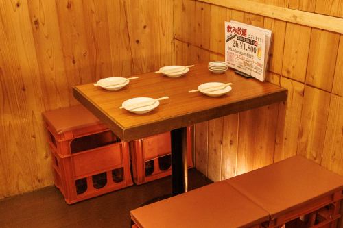 1階 テーブル 4名席