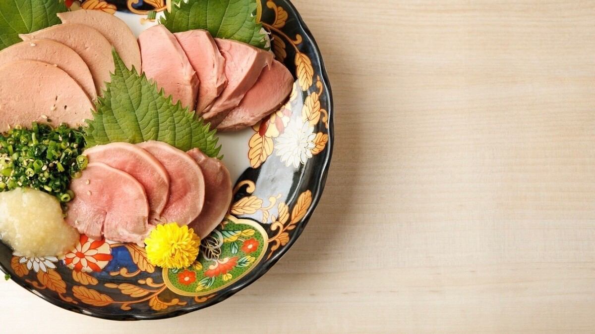 鮮度にこだわりその日に仕入れた肉のみをじっくり低温調理で火を入れた鮮度抜群の肉刺しです！