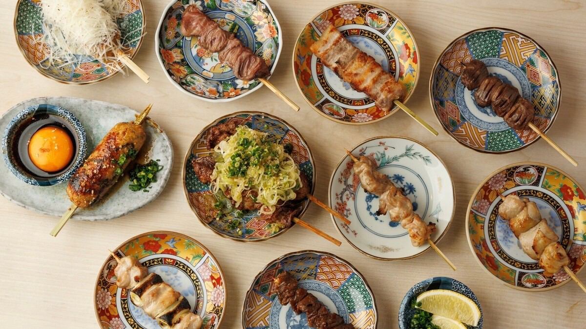 バリエーション豊富な串焼きメニューでお寛ぎください。職人が熟練の技でじっくり丁寧に焼き上げております。