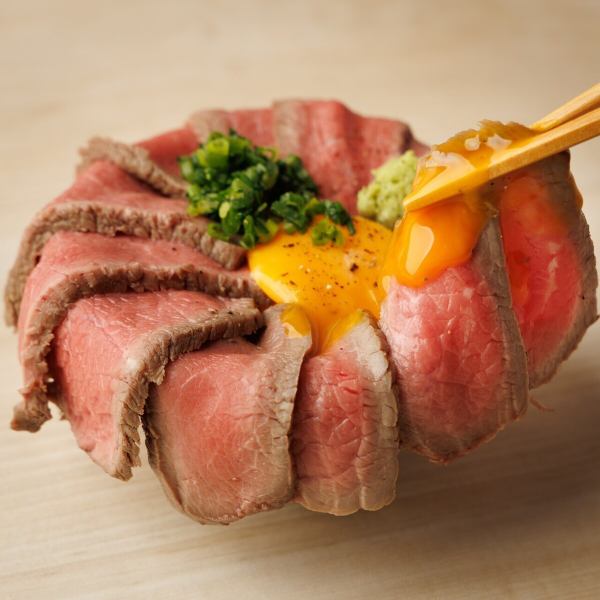 見た目にもこだわるフォトジェニックな料理の数々◎肉TKG