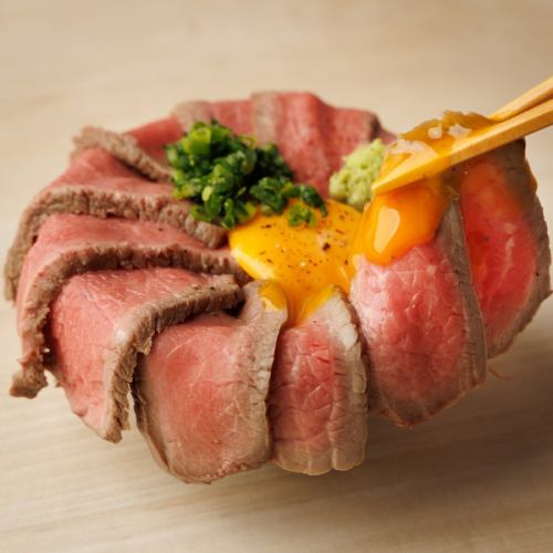 見た目にもこだわるフォトジェニックな料理の数々◎肉TKG