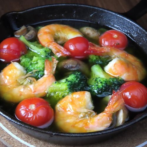 ぷりぷり海老のガーリックアヒージョ