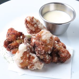 バジル香る唐揚げ ~チーズソースを添えて~