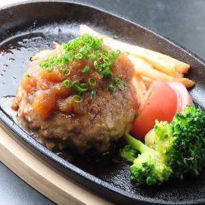 ジュワッと肉厚ハンバーグ