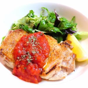 チキンステーキ 完熟トマトソース