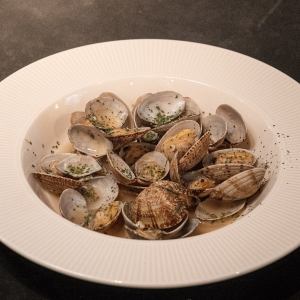白ワインのアサリバター蒸し