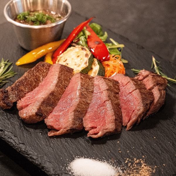 しっとり柔らか、熊本県産牛ヒレ肉を香ばしくグリル。噛むほど広がる上品な旨味を堪能あれ。