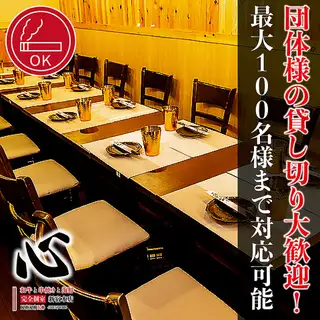 魅惑の肉料理と楽しいアクティビティが楽しめる贅沢な貸切パーティースペース！シュラスコやステーキなどの自慢のメニューを堪能しながら、シャンパンタワーやビンゴなどのアイテムでパーティーを一層盛り上げましょう。超大型LEDモニターやカラオケも準備しており、思い出に残るひとときを過ごせます。
