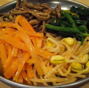 Homemade bean sprout namul