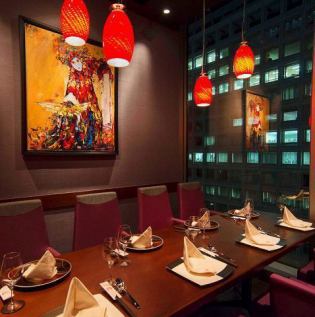 [Table seats] High-class fashionable lighting, fashionable furniture, and a beautiful night view.We will welcome you in a relaxed atmosphere.Tonight, why not spend a luxurious time in an authentic Chinese and fashionable space?