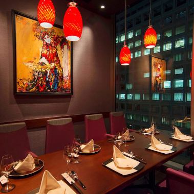<Chinese restaurant with a night view> This is a must-have seat for your dinner party.It is also ideal for entertaining clients, meetings, girls' parties, memorial services, and engagement ceremonies.Please enjoy your meal in a relaxing atmosphere while watching the night view.Dim sum is also available for lunch.We also have a variety of spaces to suit different numbers of people.Please feel free to contact us.