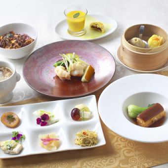 （午餐）KITTE套餐：包含鱼翅、大虾等7道人气菜肴，另加一杯饮品（任选）。6000日元（含税和服务费）